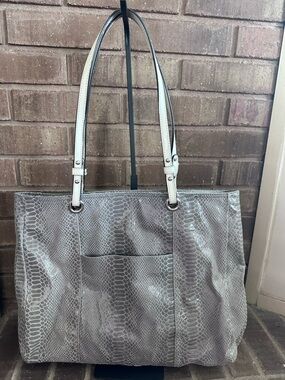 Wilsons Leather Chic Gray Snake Print Tote Bag